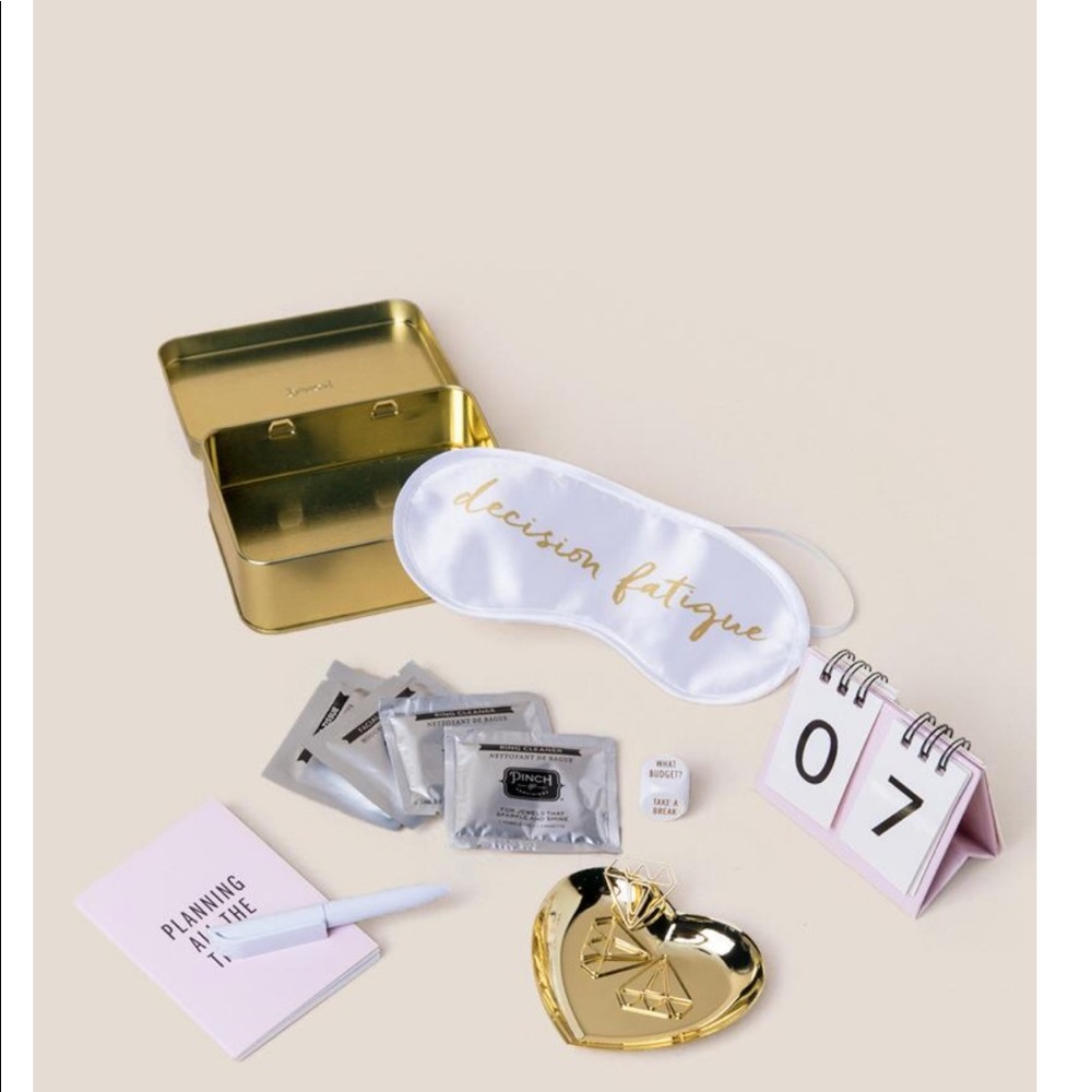 New Wedding planning survival kit - Picture 2 of 6